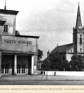 Teatr Miejski - 1961 rok - Inowrocław - Teatr Miejski
fot. O. Gałdyński
Biuro Wydawnicze "RUCH"
Pocztówka wydana w roku 1961.