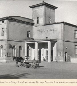 Teatr Miejski - przełom lat 50/60 XX wieku - Teatr Miejski w Inowrocławiu.
Zdjęcie prawdopodobnie z przełomu lat 50 i 60 XX wieku.
