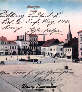 Rynek - 15 maja 1915 roku - Inowrocławski Rynek
Pocztówka wysłana 15 maja 1915 roku
Originaldruck Reinicke &amp; Rubin, Dresden
Hohensalza. Marktplatz.