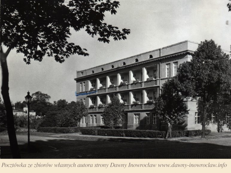 Sanatorium Iw Inowrocławiu - 1968 rok - Inowrocław. Sanatorium I.
fot. A. Funkiewicz
fot. P. Mystkowski
Biuro Wydawnicze "RUCH"
Pocztówka wydana w 1968 roku