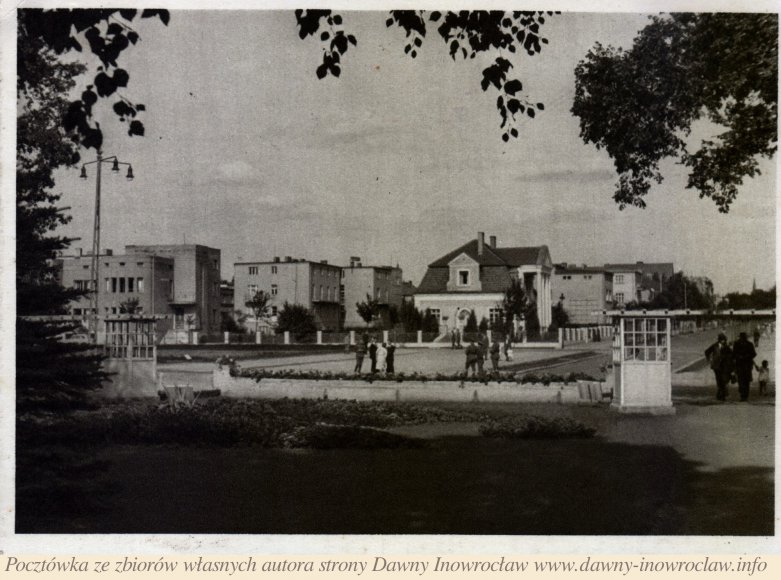 Wejście do Solanek - 1942 rok - Inowrocław. Wejście do SolanekHohensalza, Eingang zum Solbad.
Pocztówka wysłana 14 sierpnia 1942 roku.
Verlag: Hohensalzaer Zeitung, Hohensalza 