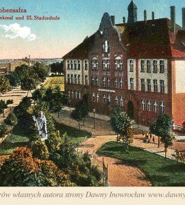 Szkoła św. Wojciecha - 14 lipca 1935 roku - Pocztówka wysłana 14 lipca 1935 roku z widoczną szkołą i pomnikiem św. Wojciecha.
Hohensalza, St. Adalbert-Denkmal und III. Stadtschule