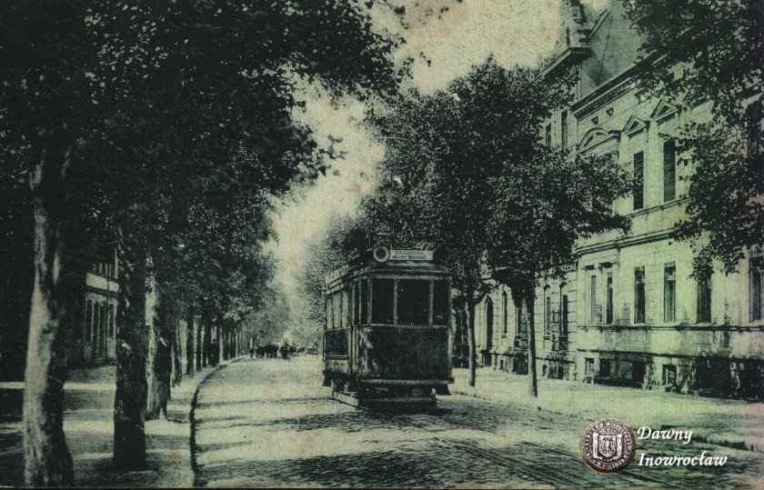 Ulica Dworcowa - ok 1914 rok - Tramwaj na ulicy Dworcowej (Bahnhofstrasse) w Inowrocławiu (Hohensalza). Pocztówka z około 1914 roku.