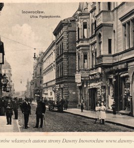 Ulica Królowej Jadwigi - 20 stycznia 1916 roku - Inowrocław. Ulica Fryderykowska.
Pocztówka wysłana 20 stycznia 1916 roku.
Nakład Księgarni Stefana Knasta w Inowrocławiu