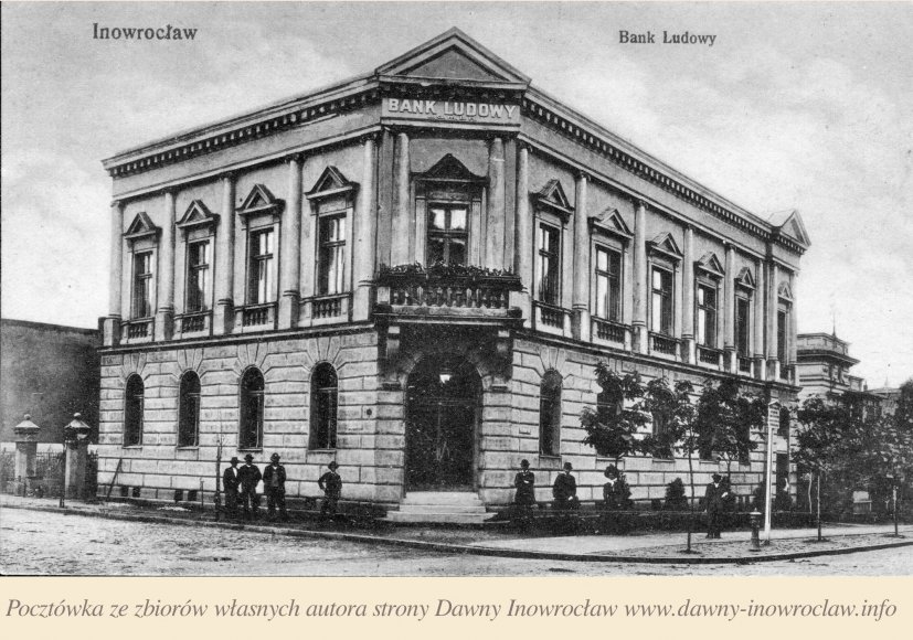 Bank Ludowy - Bank Ludowy (dzisiejszy Bank Spółdzielczy)
Okazały gmach Banku wzniesiono ok. 1906 r. w centralnym punkcie miasta, u zbiegu ulic Solankowej i Staszica. Decyzję o budowie tego budynku podjął ks. Piotr Wawrzyniak.