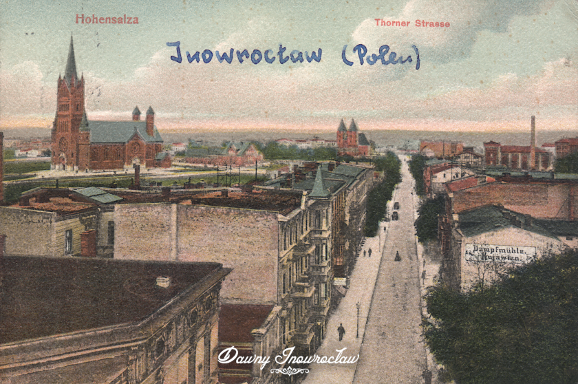Widok na ulicę Toruńską w Inowrocławiu z hotelu Bast - 3 czerwca 1915 roku - Widok na ulicę Toruńską w Inowrocławiu z hotelu Bast.
Pocztówka wysłana 3 czerwca 1915 roku.
J. Themal, Posen
Hohensalza, Thorner Strasse.