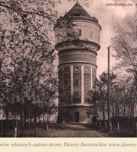 Wieża ciśnień na "Zofiówce" - 1915 rok - Inowrocław. Wieża ciśnień na "Zofiówce"
Pocztówka wysłana 2 października 1915 roku
Hohensalza, Wasserturm
J. Themal, Posen.