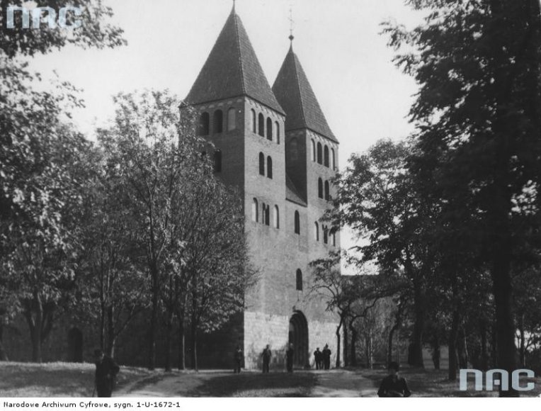 Widok ogólny na kościół Imienia Najświętszej Maryi Panny w Inowrocławiu. - Październik 1934 r.