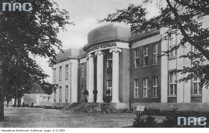 Zakład Przyrodoleczniczy w Inowrocławiu. Gmach Wziewalni. - Fotografia wykonana w latach 1930 - 1939.