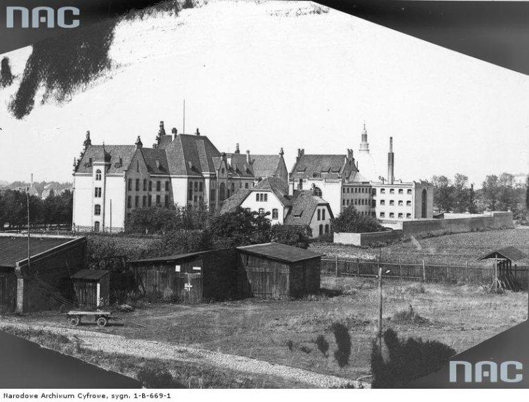 Ogólny widok budynków sądu i więzienia w Inowrocławiu. - Fotografia pochodzi z roku 1933.