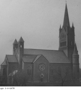 Widok ogólny kościoła.  - Fotografia wykonana w latach 1918 - 1936.